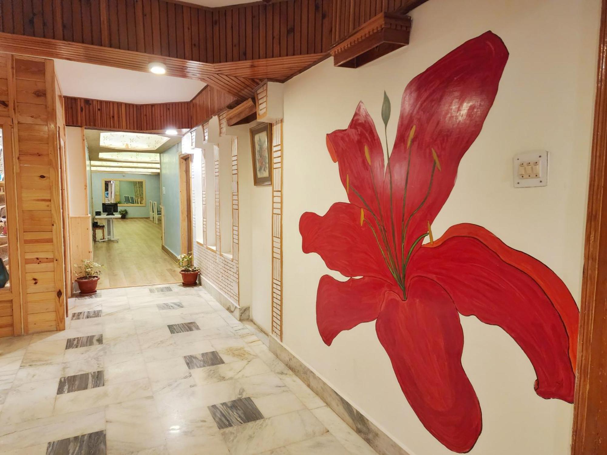 Hotel Pineview Шимла Екстериор снимка