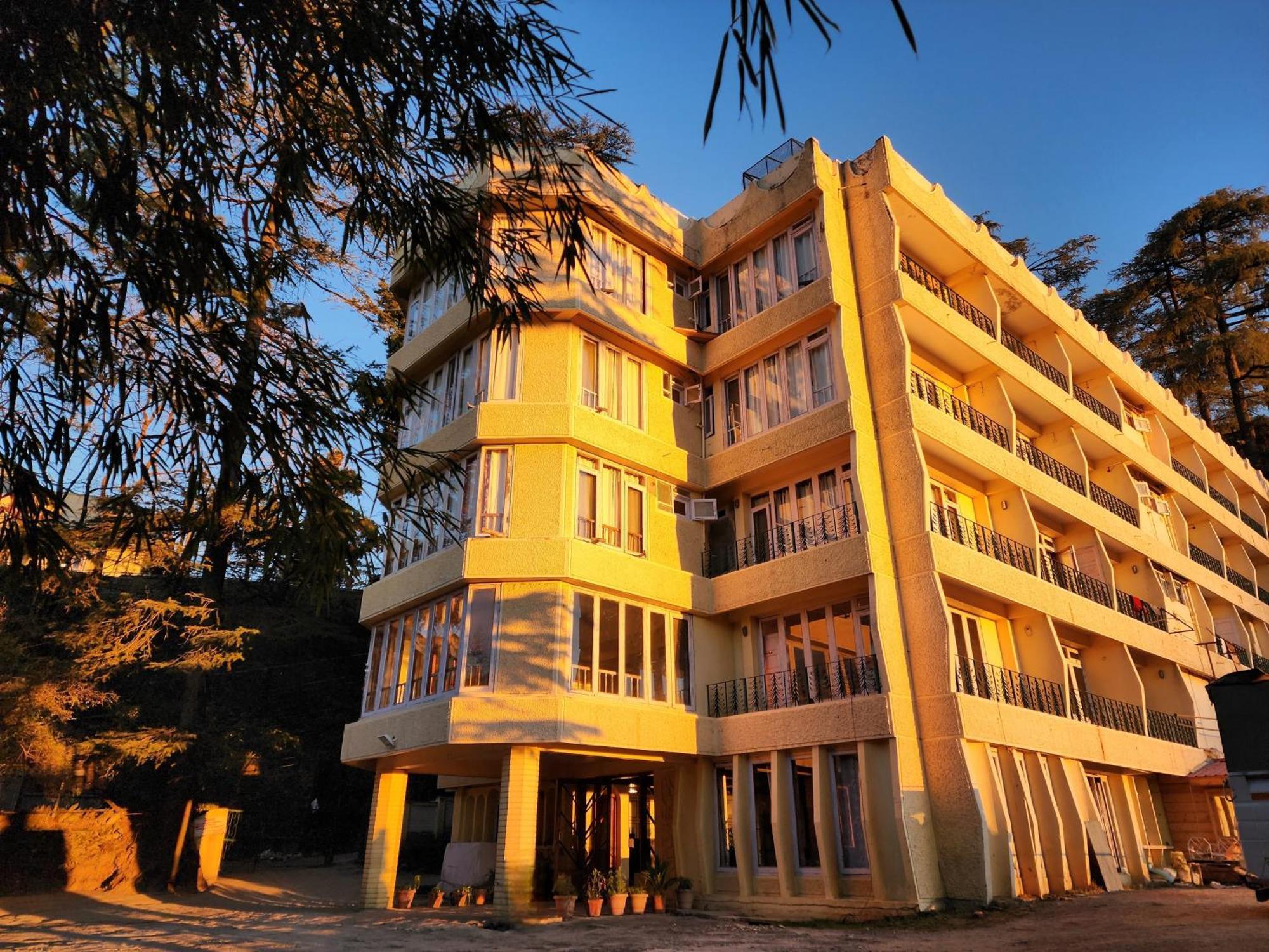 Hotel Pineview Шимла Екстериор снимка