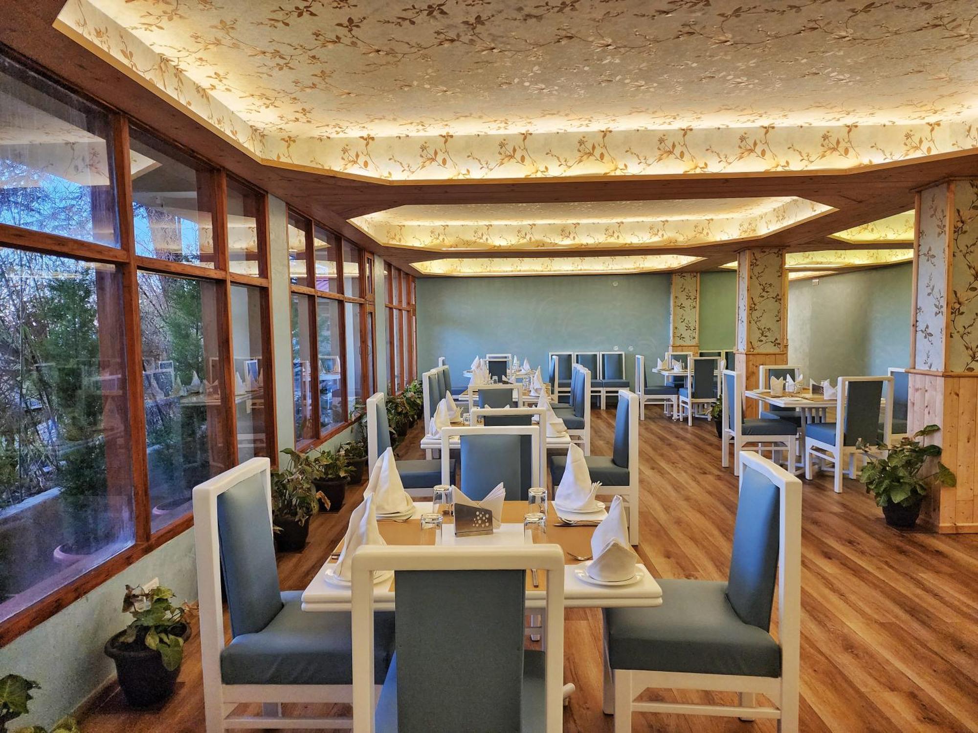 Hotel Pineview Шимла Екстериор снимка