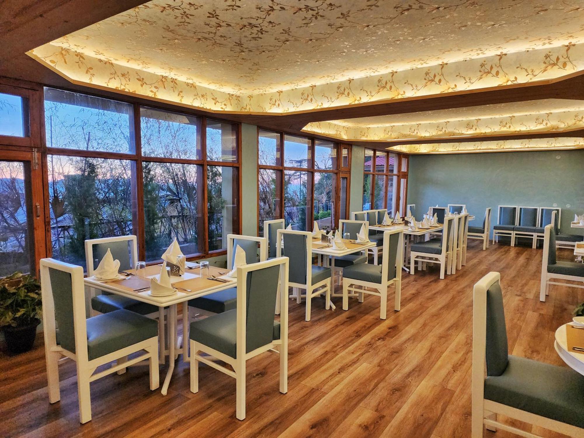 Hotel Pineview Шимла Екстериор снимка