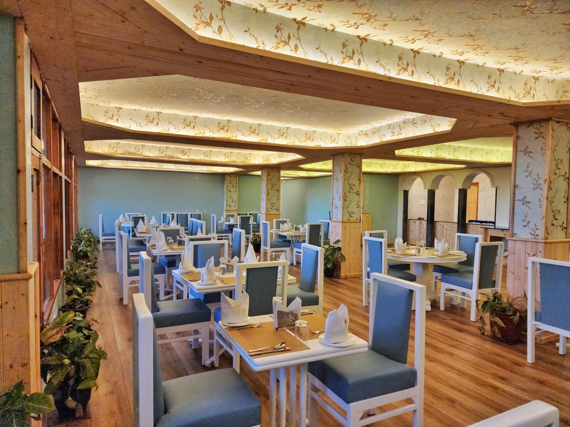 Hotel Pineview Шимла Екстериор снимка