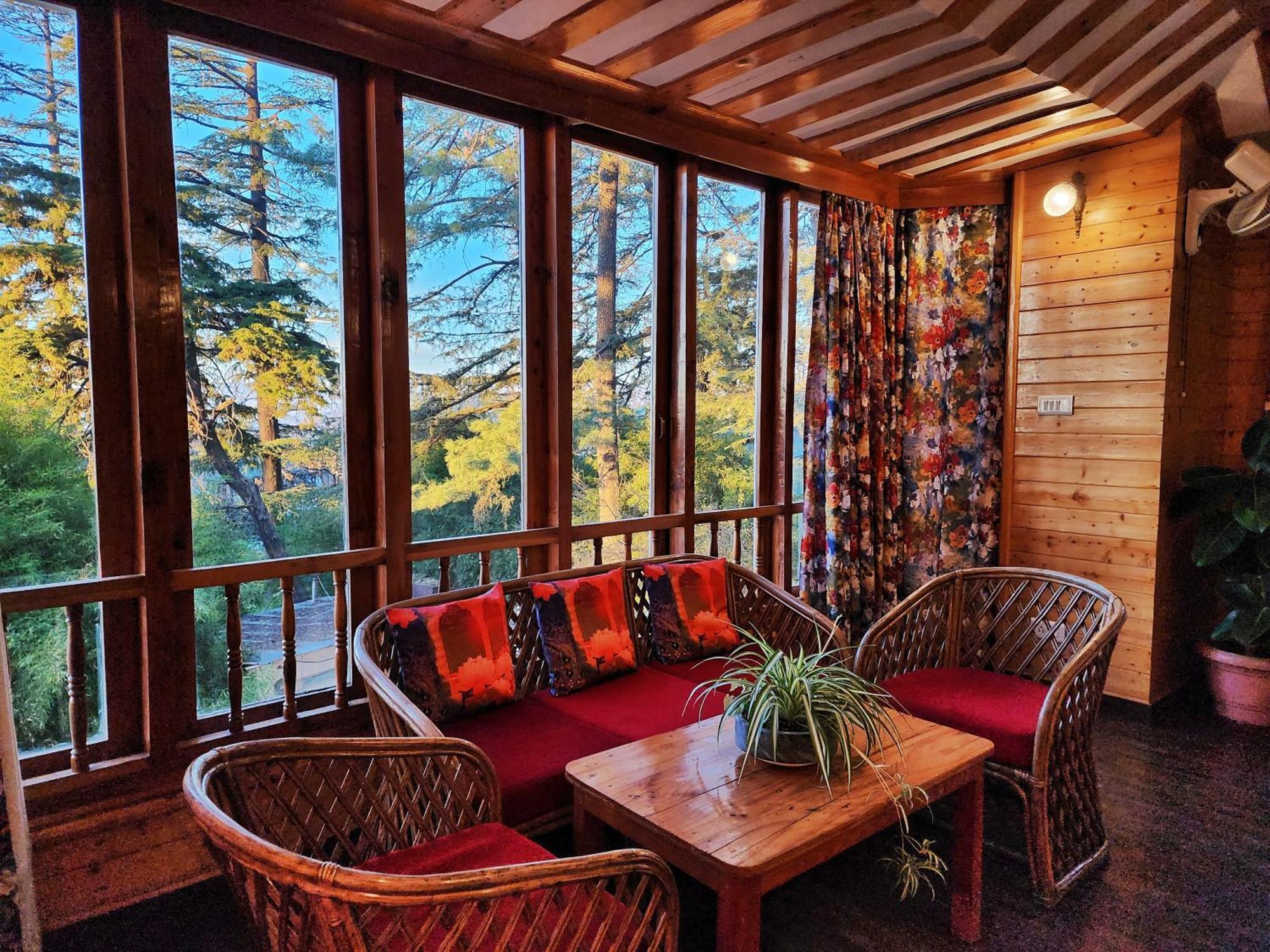 Hotel Pineview Шимла Екстериор снимка