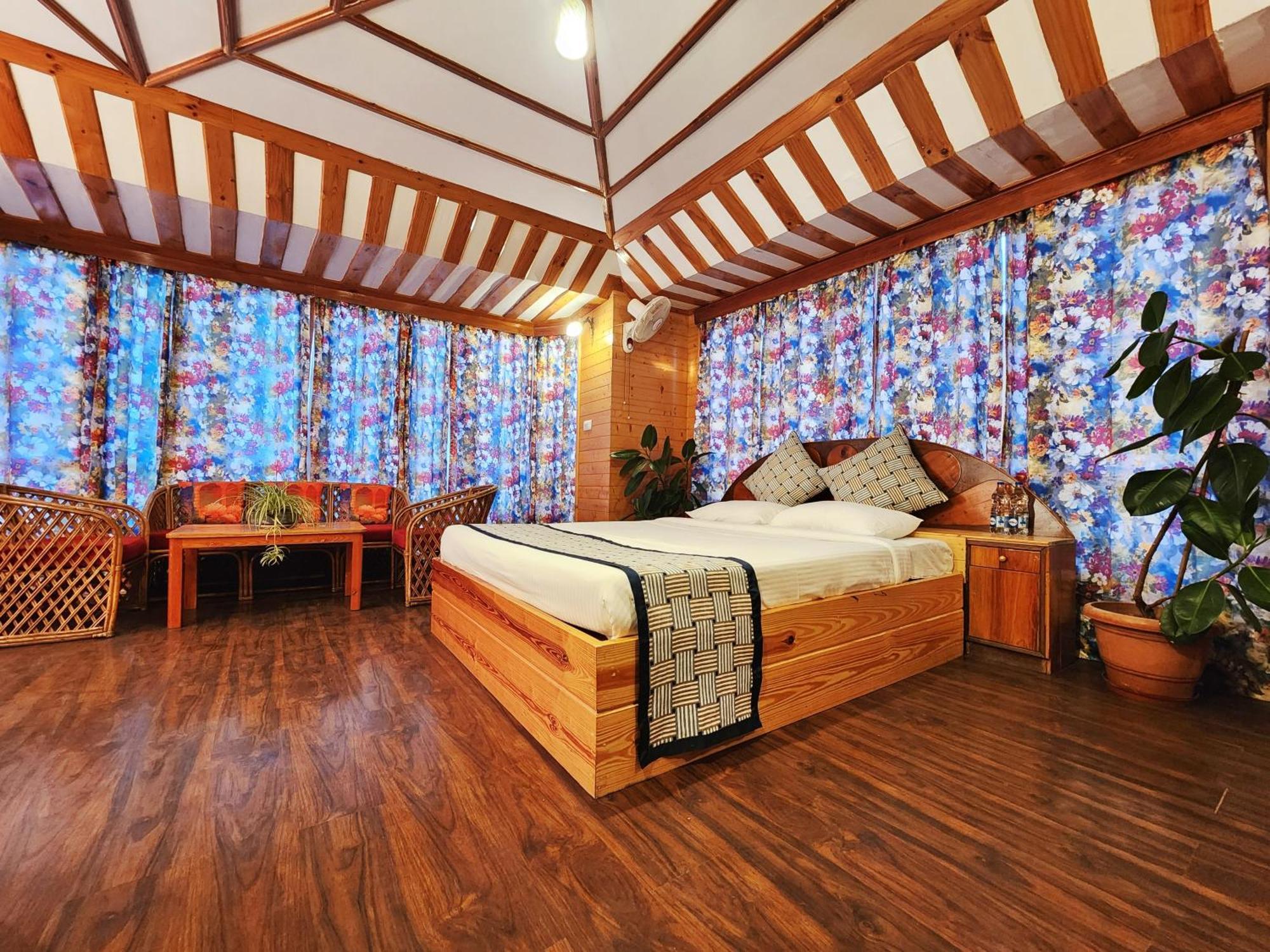 Hotel Pineview Шимла Екстериор снимка