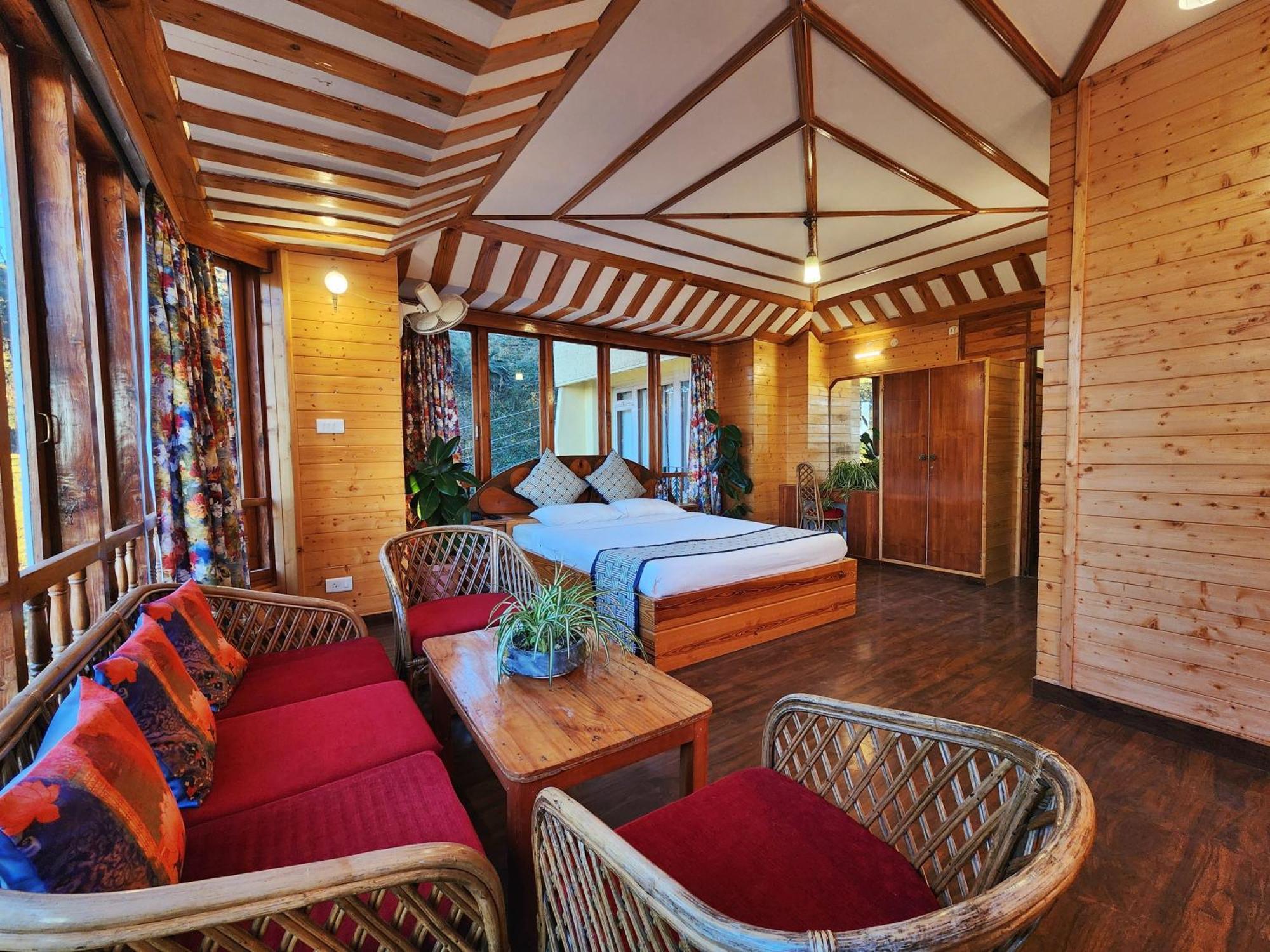Hotel Pineview Шимла Екстериор снимка