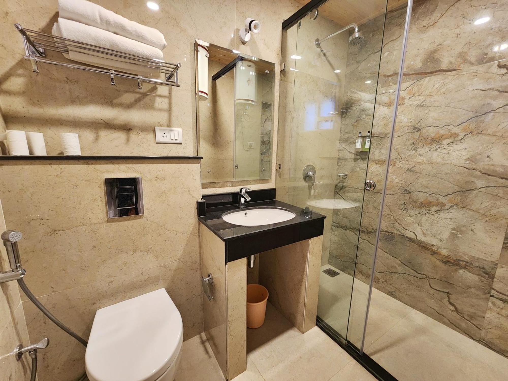 Hotel Pineview Шимла Екстериор снимка