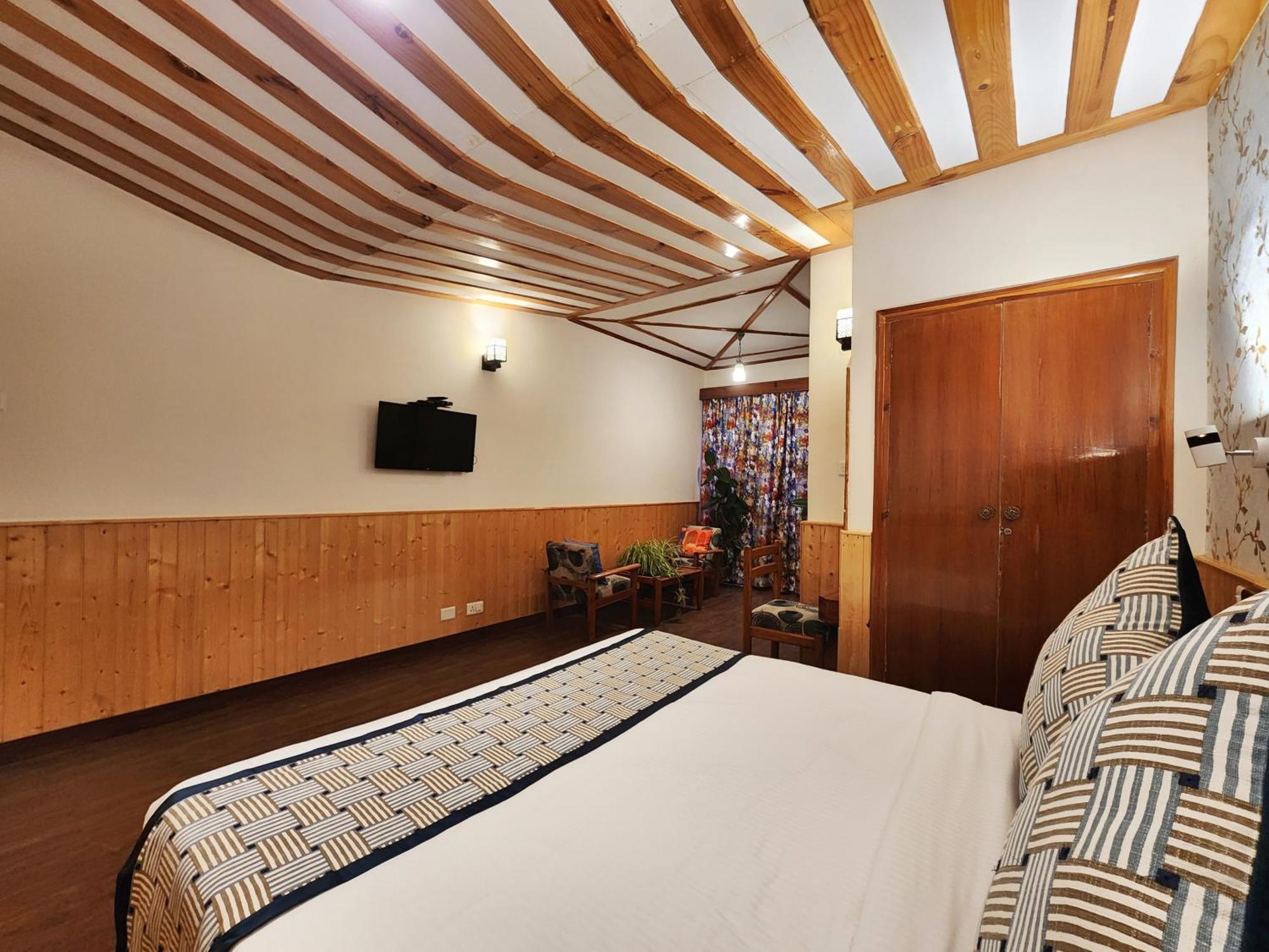Hotel Pineview Шимла Екстериор снимка