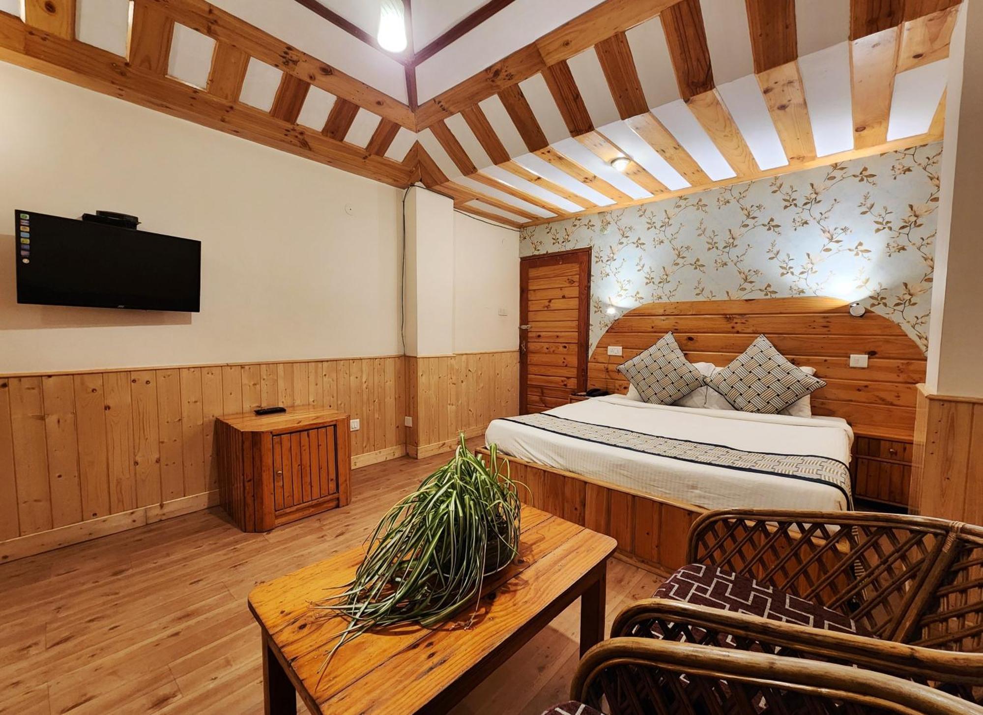 Hotel Pineview Шимла Екстериор снимка