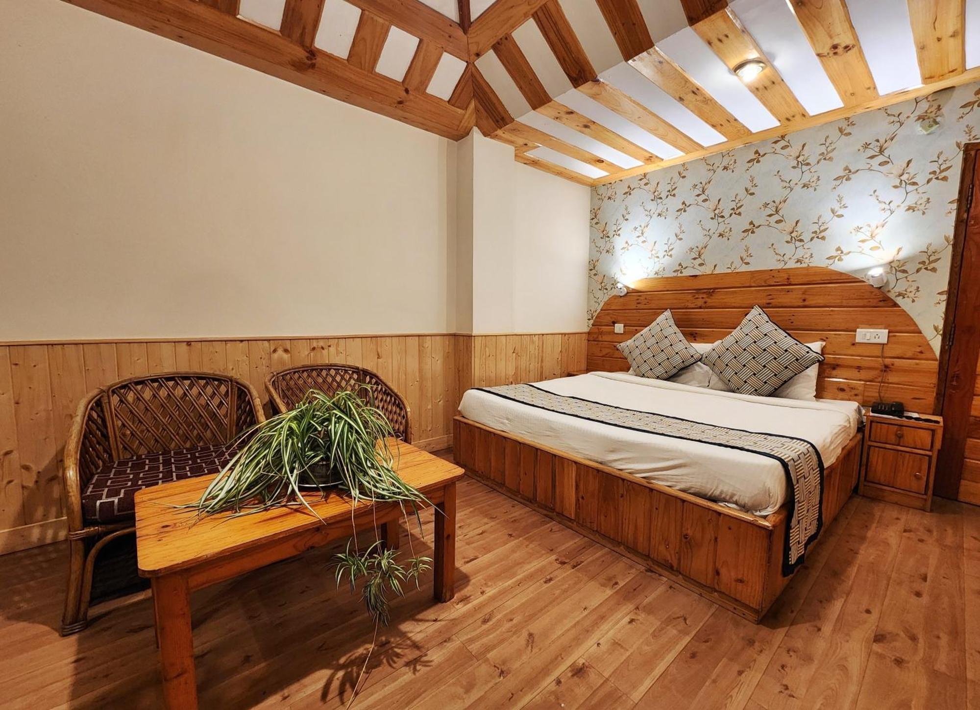 Hotel Pineview Шимла Екстериор снимка